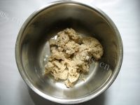 美味的黑豆肉松餐包做法图解7)