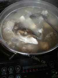 美味的豆腐鱼头汤做法图解1)