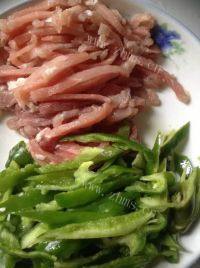 自制辣椒炒肉做法图解1)