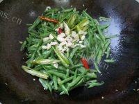 鲜美的清炒四季豆做法图解4)
