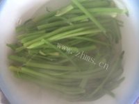 自制猪肉芹菜馅饺子做法图解3)