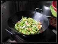 最爱的荷兰豆炒腊肉做法图解7)