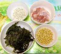 好喝的黄豆薏米海带汤做法图解1)
