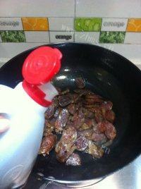 家常菜洋葱炒腊肠做法图解5)
