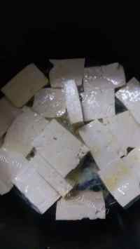 好吃的番茄豆腐煲做法图解2)