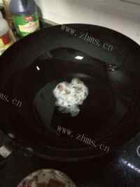 美味营养的芹菜炒肉做法图解2)