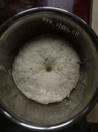 自制椒盐花卷做法图解5)