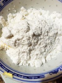 美味的蛋白脆饼做法图解2)