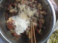 在家做的酥肉做法图解2)