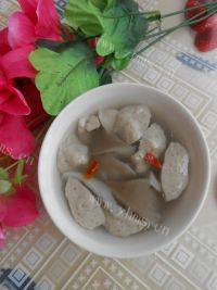 美味的平菇肉片汤