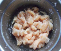 好吃的香菇鸡肉粥做法图解4)
