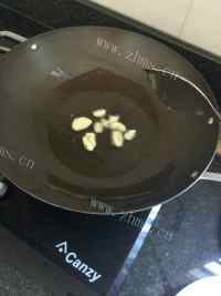 唇齿留香的油焖大虾做法图解3)