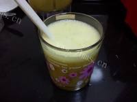 美味的百香果香蕉汁做法图解8)