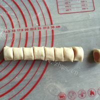 自制花边披萨做法图解7)