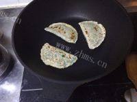 美味早餐韭菜盒子做法图解7)