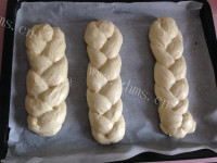 香甜可口的淡奶油辫子面包的做法图解六