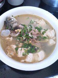 鲜香的鲫鱼豆腐汤