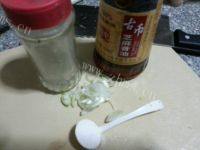 自制肉丸白菜汤做法图解2)