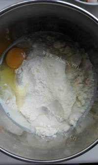自制毛毛虫肉松面包做法图解1)