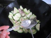 家常菜西葫芦炒肉片做法图解7)