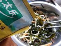 家常菜凉拌海带丝做法图解9)