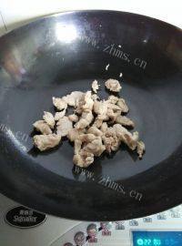 色味俱全的萝卜干炒肉做法图解3)