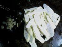 家常菜清炒茭白做法图解2)