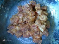 美味的肉丁荷塘做法图解5)