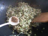 家常菜炒绿豆芽做法图解5)