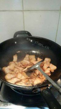 美味花肉焖腐竹做法图解3)