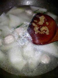 美味的冬瓜肉丸汤做法图解5)