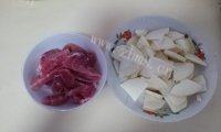 家常菜鲜笋炒肉片做法图解2)