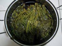 美味的香椿蛋饼做法图解1)