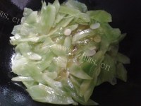 食欲满满的清炒莴笋做法图解4)