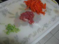蘑菇胡萝卜炒肉做法图解4)