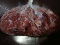 自制猪肉白菜水饺做法图解2)