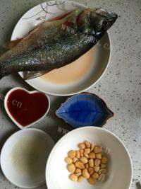 美味的茄汁鲈鱼做法图解1)