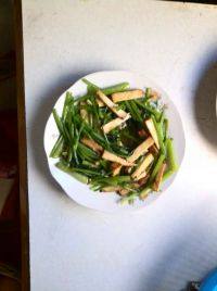 简单的芹菜炒豆干