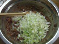 猪肉大葱馅饼做法图解4)