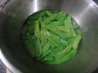 常吃不腻的荷兰豆炒肉做法图解2)