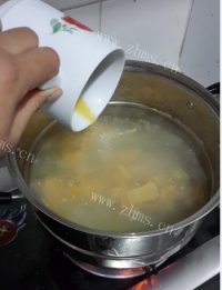 美味的小米地瓜粥做法图解3)