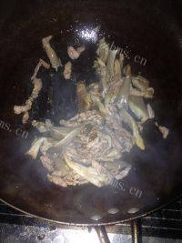 「首发」蘑菇炒肉做法图解9)