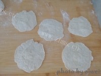 美味的猪肉茴香包子做法图解9)