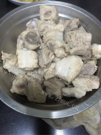 美味的红烧芝香排骨做法图解3)