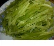 简单的凉拌窝笋做法图解3)