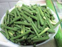 简单的蒜苔炒肉做法图解1)