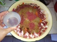 香喷喷的麻辣香肠做法图解9)