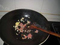 家常肉末炒菜花做法图解3)