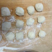美味的韭菜鸡蛋馅包子做法图解3)