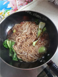 口感不错的青菜牛肉面做法图解7)
